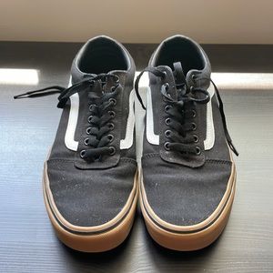 Vans old Skool shoes. Men’s 11. Black with gum sole. Only worn 1 time.